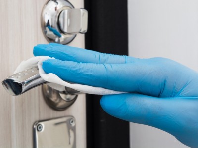 Как правильно ухаживать за дверями: практические советы