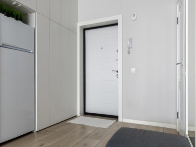 Входные двери с терморазрывом: защита от холода и шума