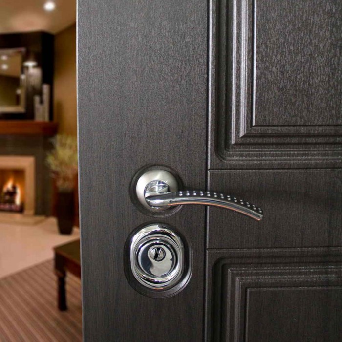 Входная дверь Command Doors Classica 6S Белая лиственница