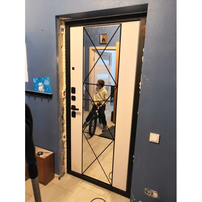 Входная дверь Заводские двери Морра с зеркалом Перфекта